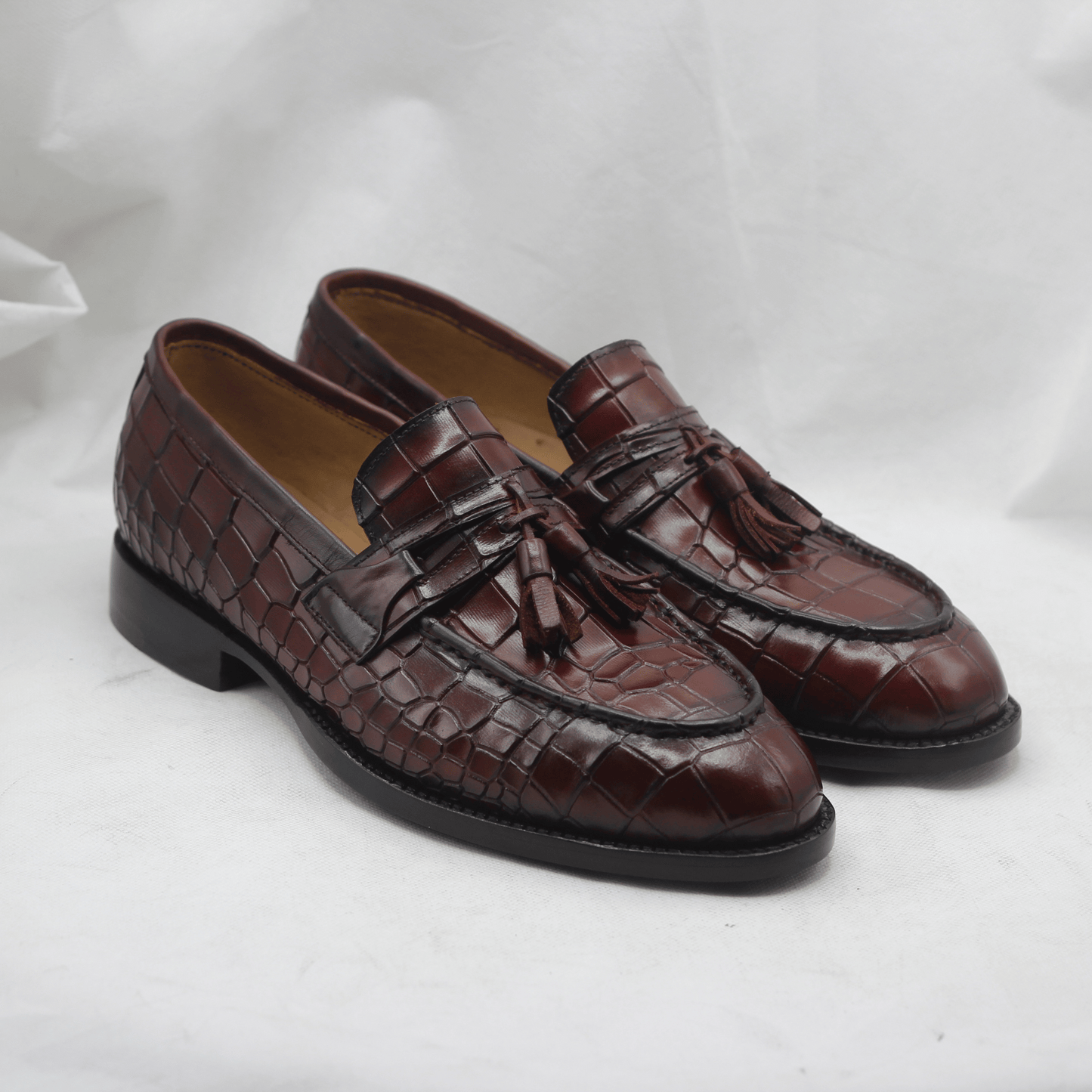 Classic Tassel Loafers for Men – Crocodile Textured Brown Leather Design  – Tailored to Your Taste Artisan-Crafted Leather Loafers Shoes Your Impeccable Style Premium Crocodile Texture Leather Shoes, Whole Cut Shoes For Mens