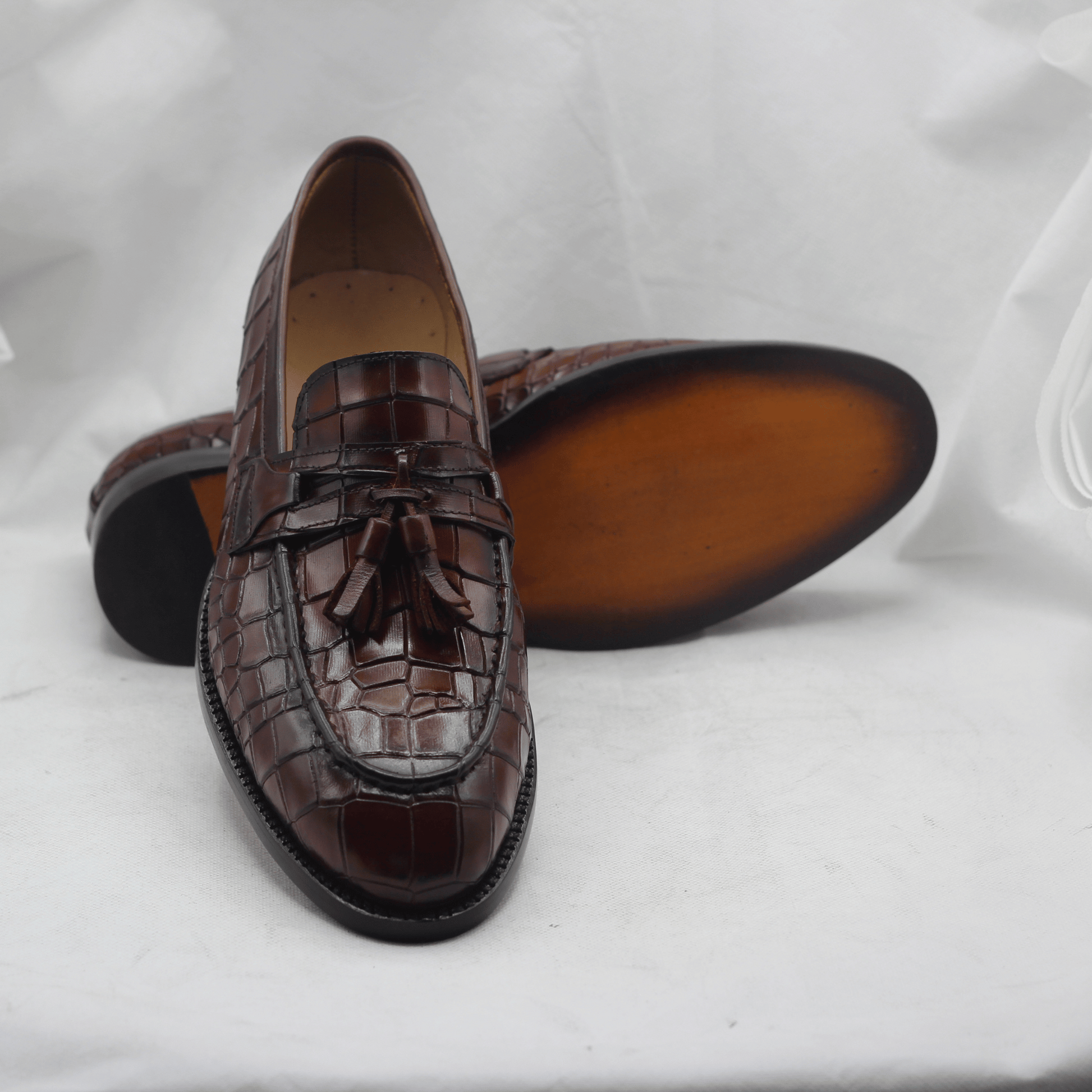 Classic Tassel Loafers for Men – Crocodile Textured Brown Leather Design  – Tailored to Your Taste Artisan-Crafted Leather Loafers Shoes Your Impeccable Style Premium Crocodile Texture Leather Shoes, Whole Cut Shoes For Mens