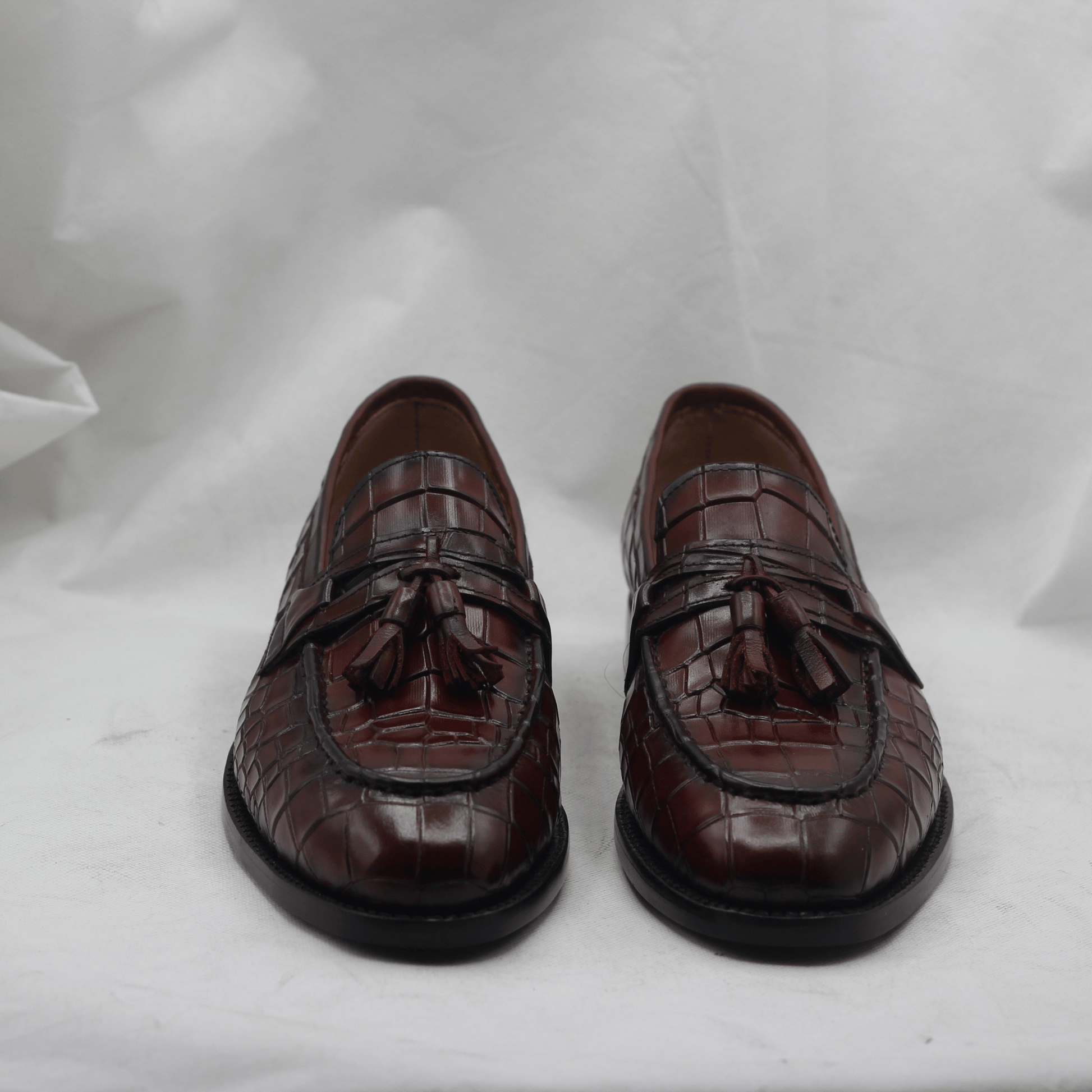 Classic Tassel Loafers for Men – Crocodile Textured Brown Leather Design  – Tailored to Your Taste Artisan-Crafted Leather Loafers Shoes Your Impeccable Style Premium Crocodile Texture Leather Shoes, Whole Cut Shoes For Mens