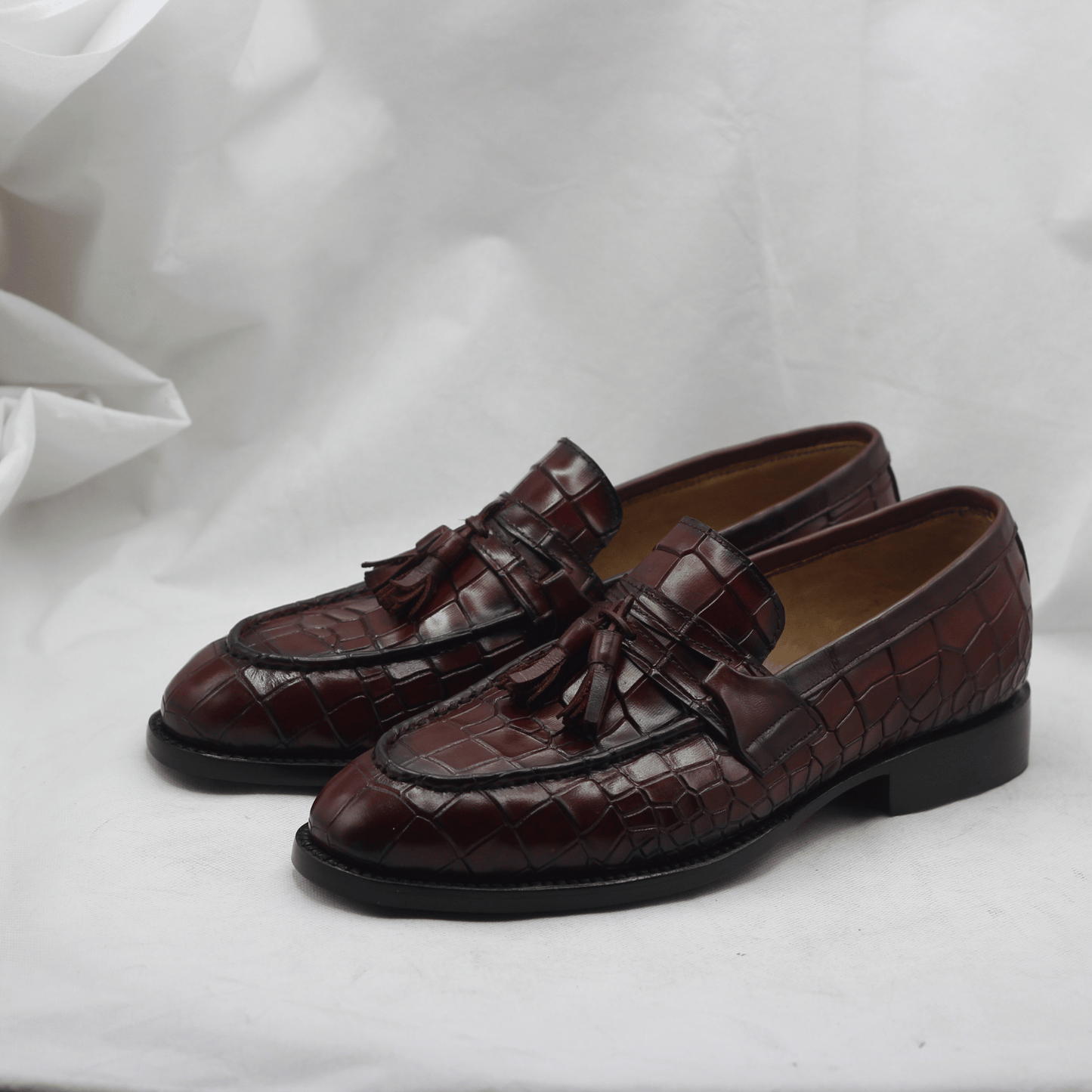 Classic Tassel Loafers for Men – Crocodile Textured Brown Leather Design  – Tailored to Your Taste Artisan-Crafted Leather Loafers Shoes Your Impeccable Style Premium Crocodile Texture Leather Shoes, Whole Cut Shoes For Mens
