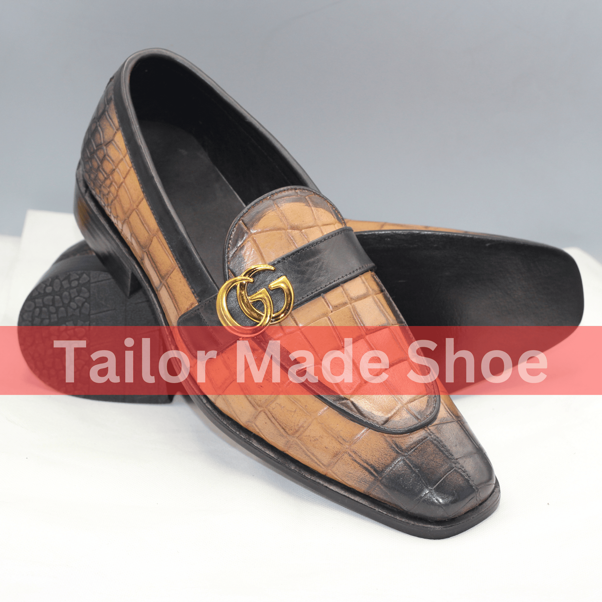Luxury Handmade Tan Crocodile Loafers with Gold Accent – Bespoke Unisex Leather Shoes Custom-Made Tan Loafers with Gold Detail – Sophisticated Handmade Fashion Footwear